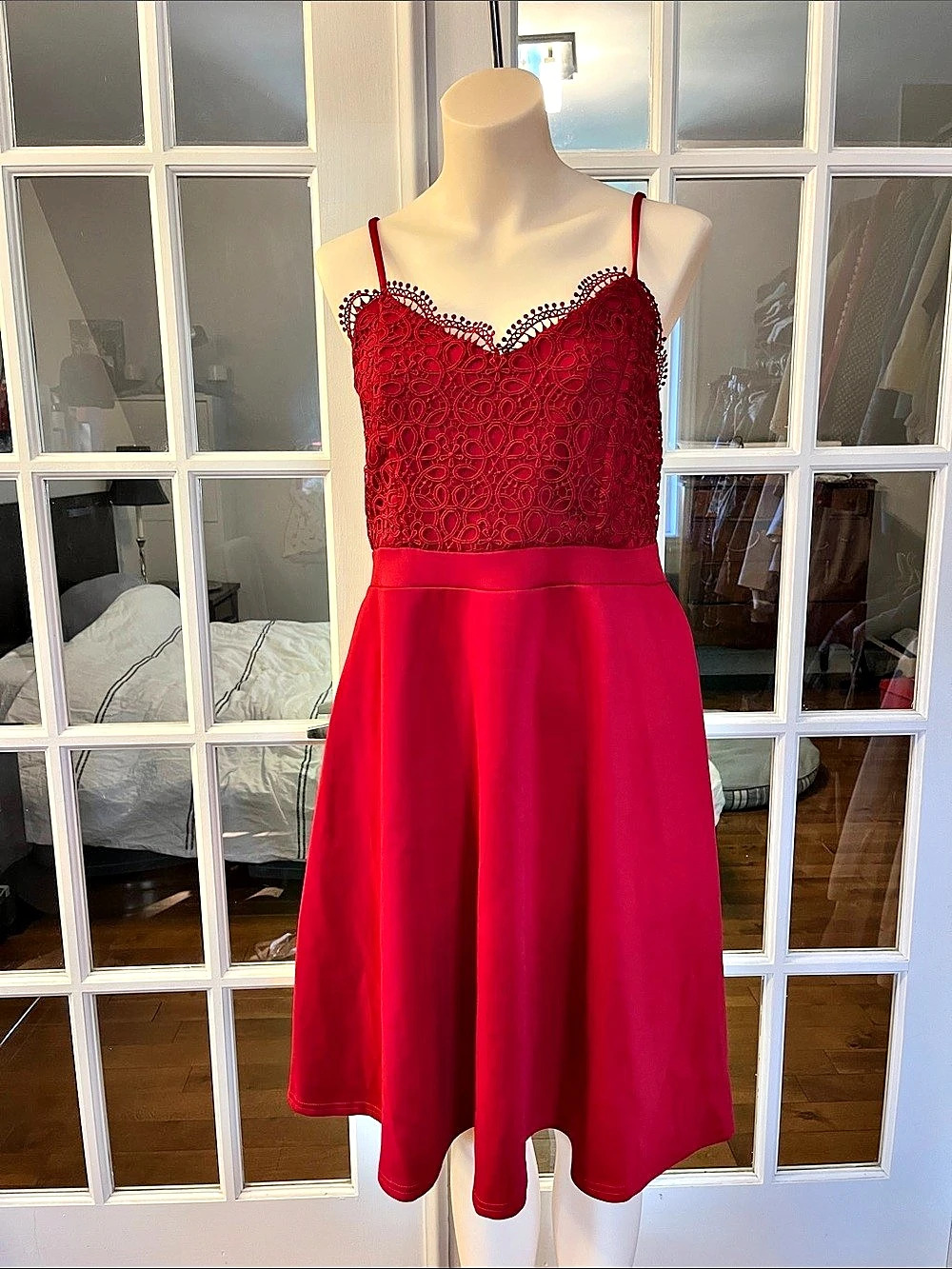 Lilly Morgan Lace Bodice Mini Dress in Red Size Medium Like New